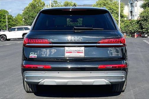 Mythos Black Metallic 2022 Audi Q7 55 Premium Plus
