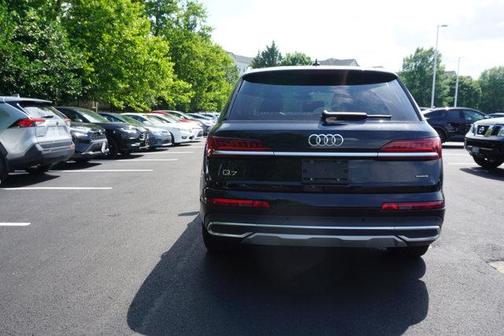 Mythos Black Metallic 2022 Audi Q7 55 Premium Plus