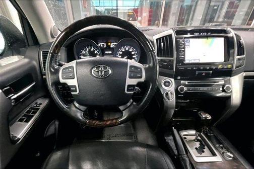 2015 Toyota Land Cruiser V8
