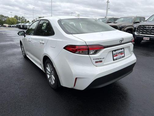 Ice 2026 Toyota Corolla Hybrid LE
