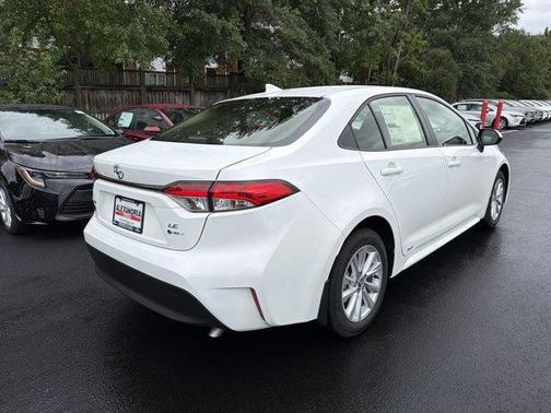 Ice 2026 Toyota Corolla Hybrid LE