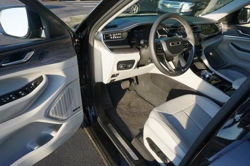 Diamond Black 2023 Jeep Grand Cherokee L Overland