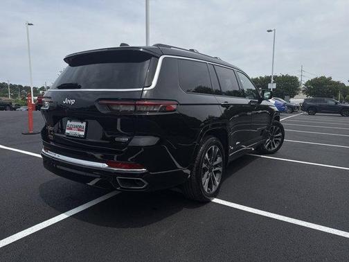 Diamond Black 2023 Jeep Grand Cherokee L Overland