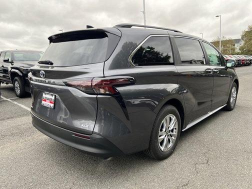 2025 Toyota Sienna XLE