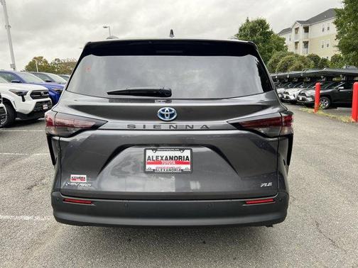 2025 Toyota Sienna XLE