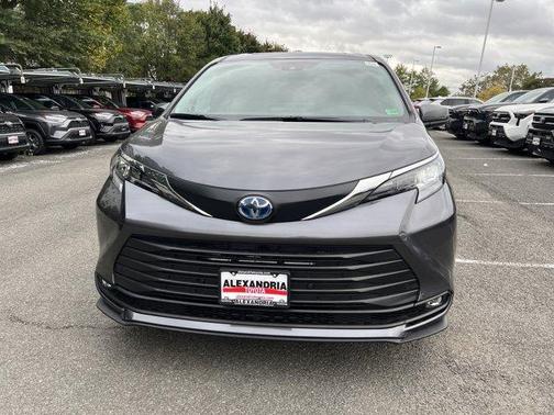 2025 Toyota Sienna XLE