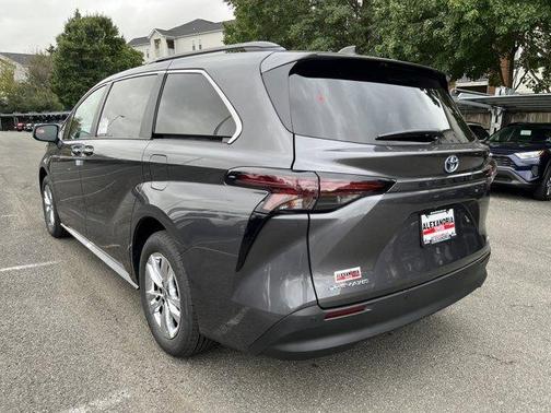 2025 Toyota Sienna XLE