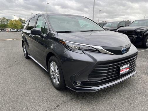 2025 Toyota Sienna XLE