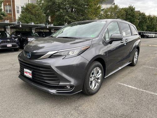 2025 Toyota Sienna XLE
