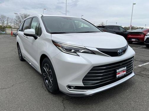 2025 Toyota Sienna Platinum 7 Passenger