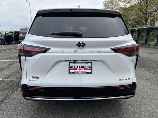 2025 Toyota Sienna Platinum 7 Passenger