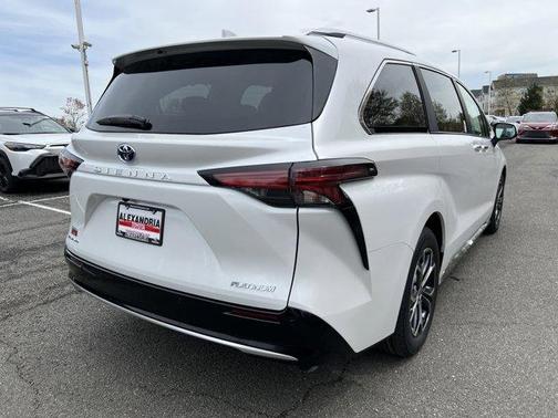 2025 Toyota Sienna Platinum 7 Passenger