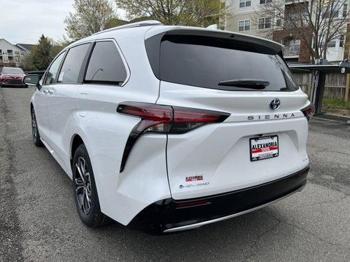 2025 Toyota Sienna Platinum 7 Passenger