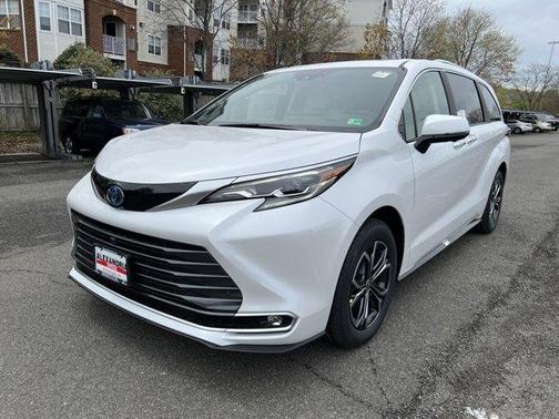 2025 Toyota Sienna Platinum 7 Passenger