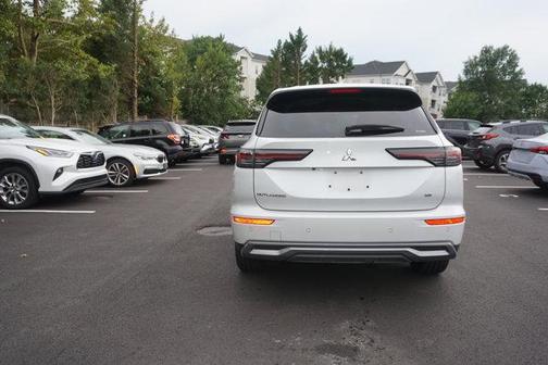2025 Mitsubishi Outlander SE