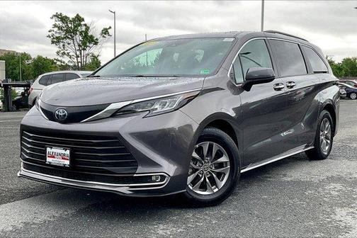 2023 Toyota Sienna XLE