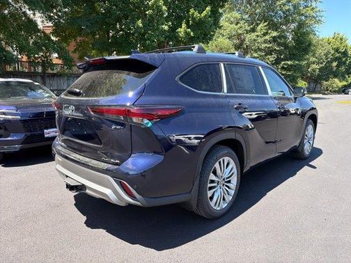 2026 Toyota Highlander Hybrid Platinum