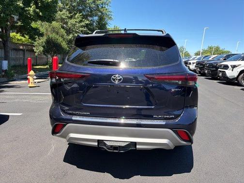 2026 Toyota Highlander Hybrid Platinum
