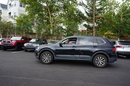 Deep Black Pearl Effect 2019 Volkswagen Tiguan 2.0T SE