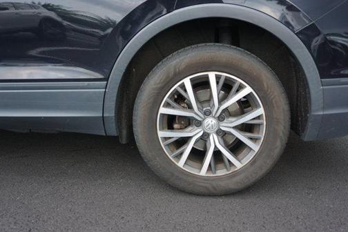 Deep Black Pearl Effect 2019 Volkswagen Tiguan 2.0T SE