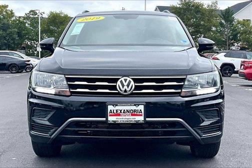 Deep Black Pearl Effect 2019 Volkswagen Tiguan 2.0T SE