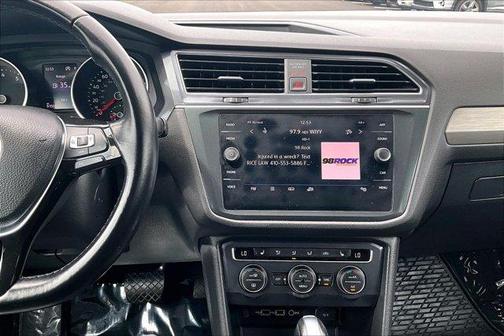 Deep Black Pearl Effect 2019 Volkswagen Tiguan 2.0T SE
