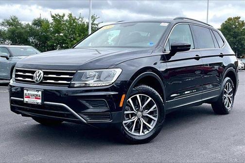 Deep Black Pearl Effect 2019 Volkswagen Tiguan 2.0T SE