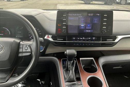 2022 Toyota Sienna LE