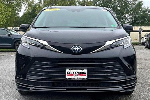 2022 Toyota Sienna LE