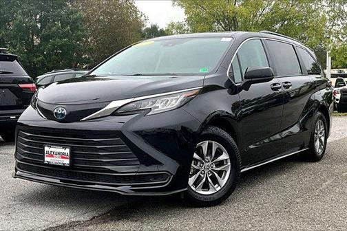 2022 Toyota Sienna LE