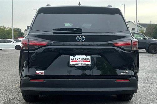 2022 Toyota Sienna LE