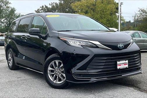 2022 Toyota Sienna LE