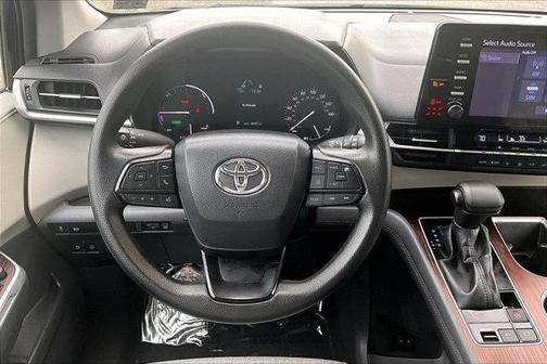 2022 Toyota Sienna LE