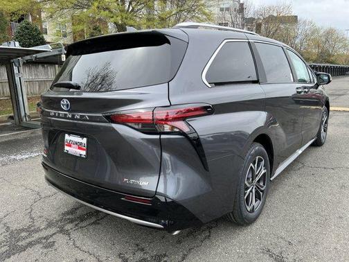 2025 Toyota Sienna Platinum 7 Passenger