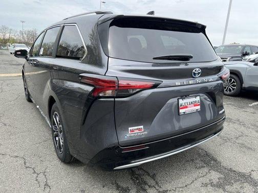 2025 Toyota Sienna Platinum 7 Passenger