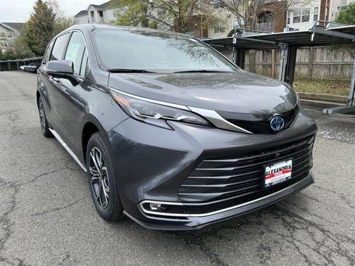 2025 Toyota Sienna Platinum 7 Passenger