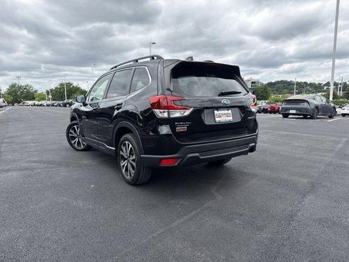 Crystal Black Silica 2022 Subaru Forester Limited