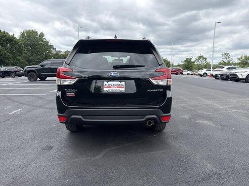 Crystal Black Silica 2022 Subaru Forester Limited