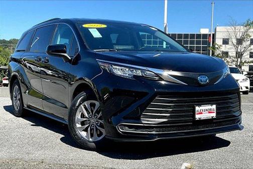 2022 Toyota Sienna LE