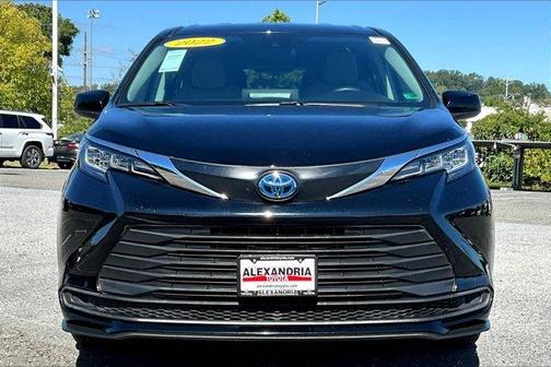 2022 Toyota Sienna LE