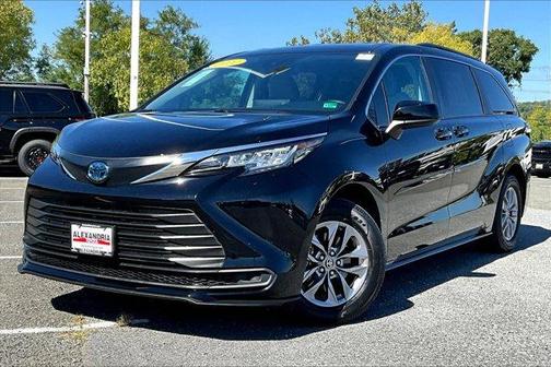 2022 Toyota Sienna LE