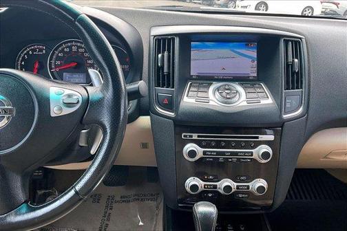 Pearl White 2014 Nissan Maxima SV