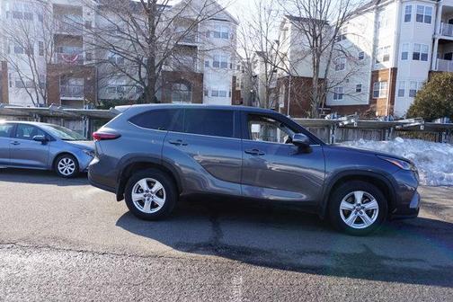 2024 Toyota Highlander LE