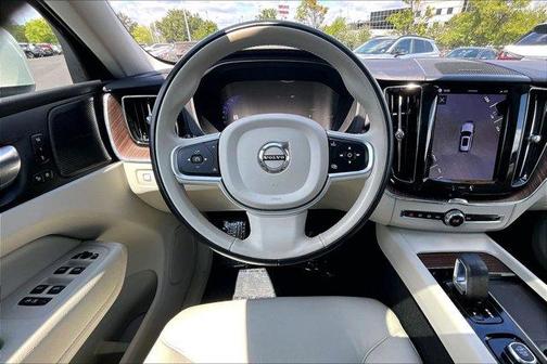2022 Volvo XC60 Recharge Plug-In Hybrid T8 Inscription Expression Extended Range