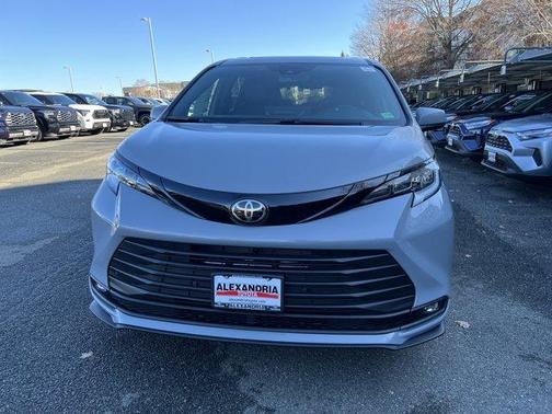 2026 Toyota Sienna Woodland Edition