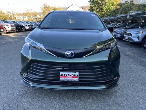 2025 Toyota Sienna XLE