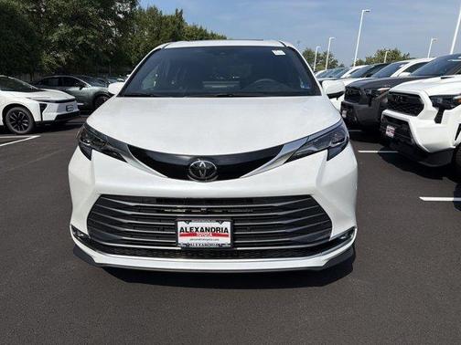 Wind Chill Pearl 2026 Toyota Sienna Platinum 7 Passenger