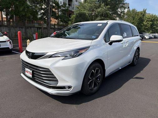 Wind Chill Pearl 2026 Toyota Sienna Platinum 7 Passenger