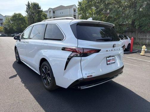 Wind Chill Pearl 2026 Toyota Sienna Platinum 7 Passenger