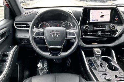 Red 2023 Toyota Highlander XSE